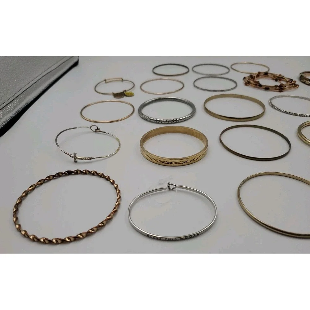 Lot Of Bracelets Bangles Skinny Metal Silver Gold Tone 23 Piece‎